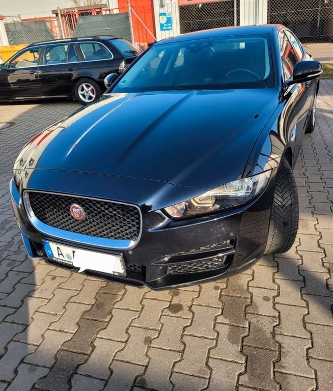 Schwarz Gebraucht 2016 Jaguar XE Prestige Limousine | 13.650 € (Fairer Preis) - Bild 1/4