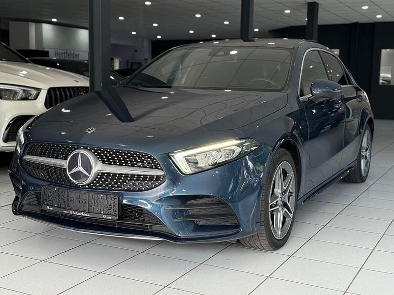 Denimblau metalliclack Gebraucht 2020 Mercedes A250 AMG line Limousine | 24.990 € (Fairer Preis) - Bild 1/4