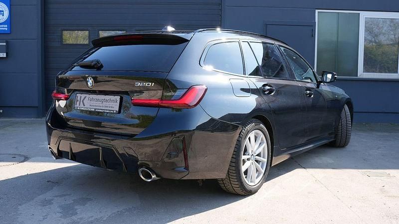 Gebraucht BMW 320 M Sport 184 PS (135 kW) 2025 Schwarz Kombi
