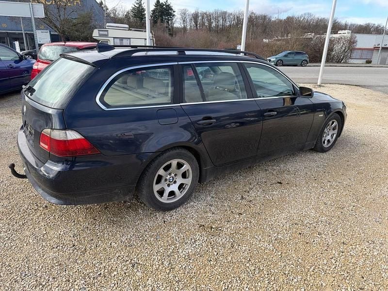 Gebraucht BMW 525 Sport Line 177 PS (130 kW) 2004 Blau Kombi