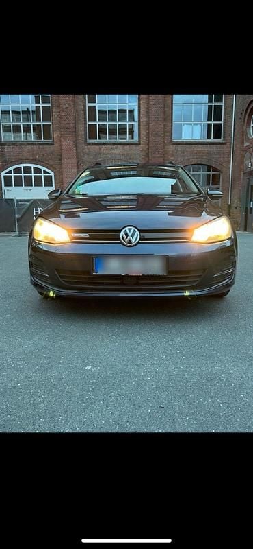 Blau Gebraucht 2015 VW Golf VII Kombi | 7.999 € - Bild 1/4