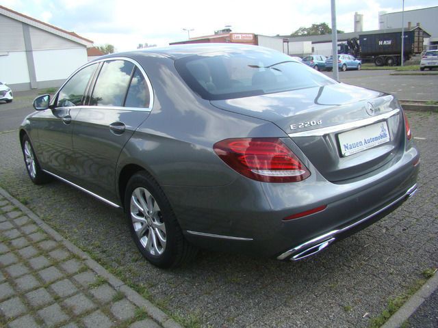 Gebraucht Mercedes E220 Sport 194 PS (142 kW) 2016 Grau metallic Limousine