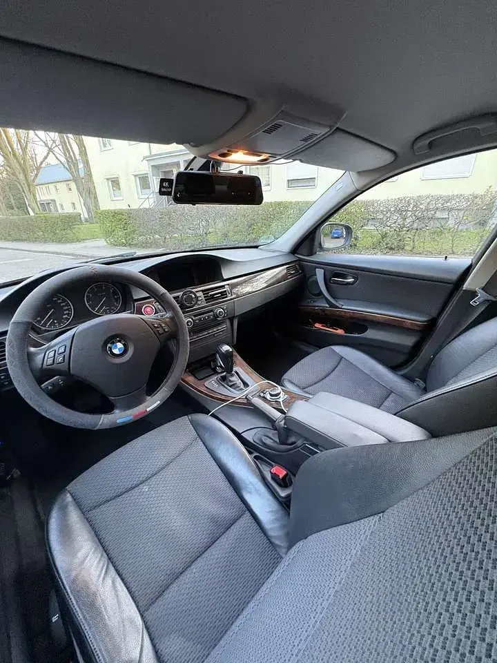 Gebraucht BMW 318 143 PS (105 kW) 2010 Grau Limousine