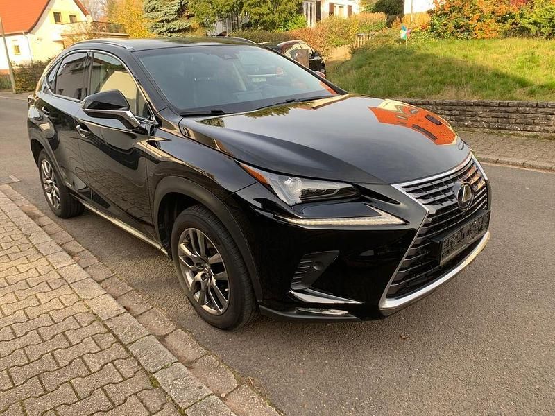 Schwarz Gebraucht 2018 Lexus NX300h SUV | 26.799 € (Fairer Preis) - Bild 1/4