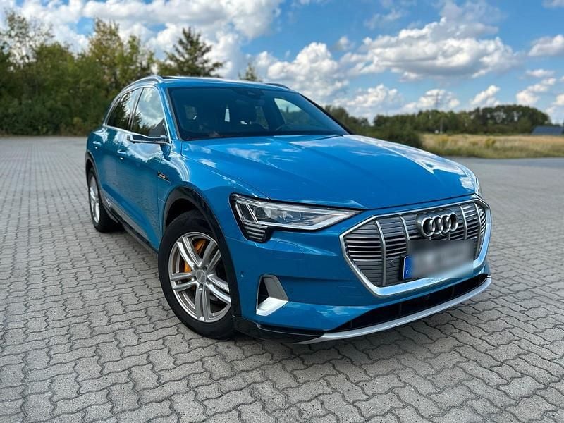 Blau Gebraucht 2019 Audi Q8 e-tron SUV | 35.000 € - Bild 1/4