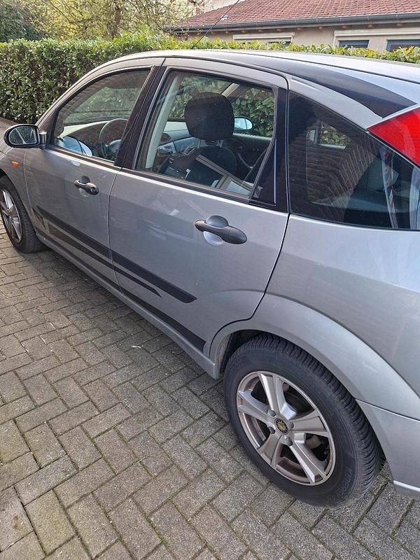 Second-hand Ford Focus 101 CP (74 kW) 2003 Gri Berlinǎ