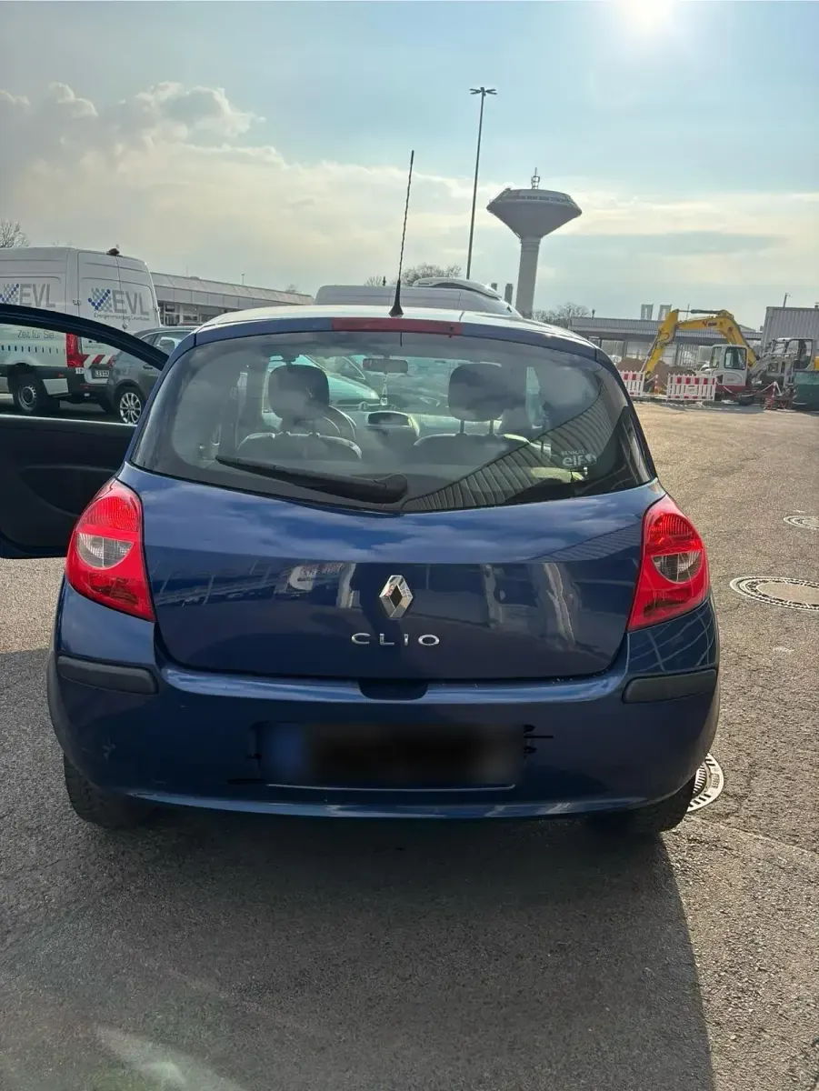 Second-hand Renault Clio II 75 CP (55 kW) 2007 Albastru Berlinǎ