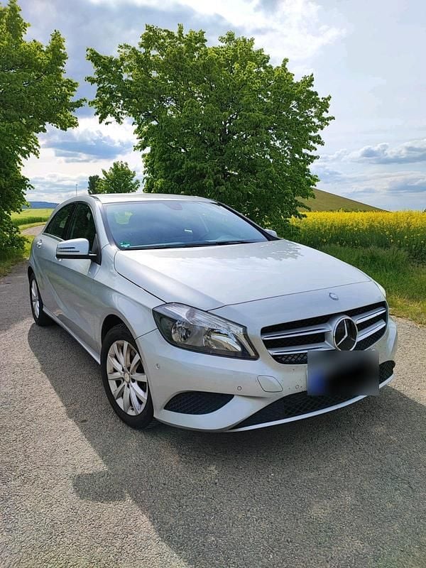 Gebraucht Mercedes A180 Style 122 PS (89 kW) 2014 Silber Kleinwagen