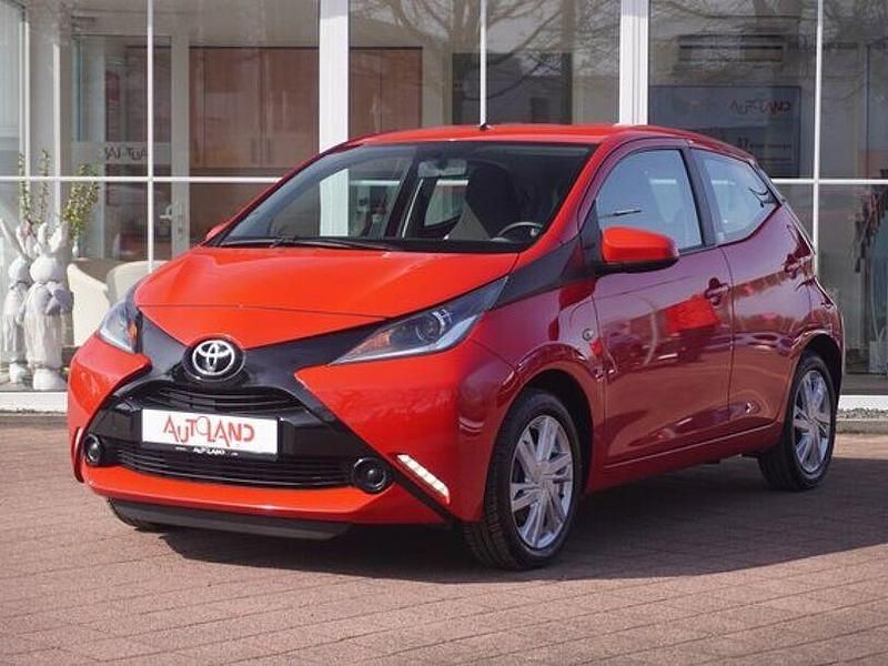 Gebraucht Toyota Aygo 69 PS (50 kW) 2016 Rot Kleinwagen