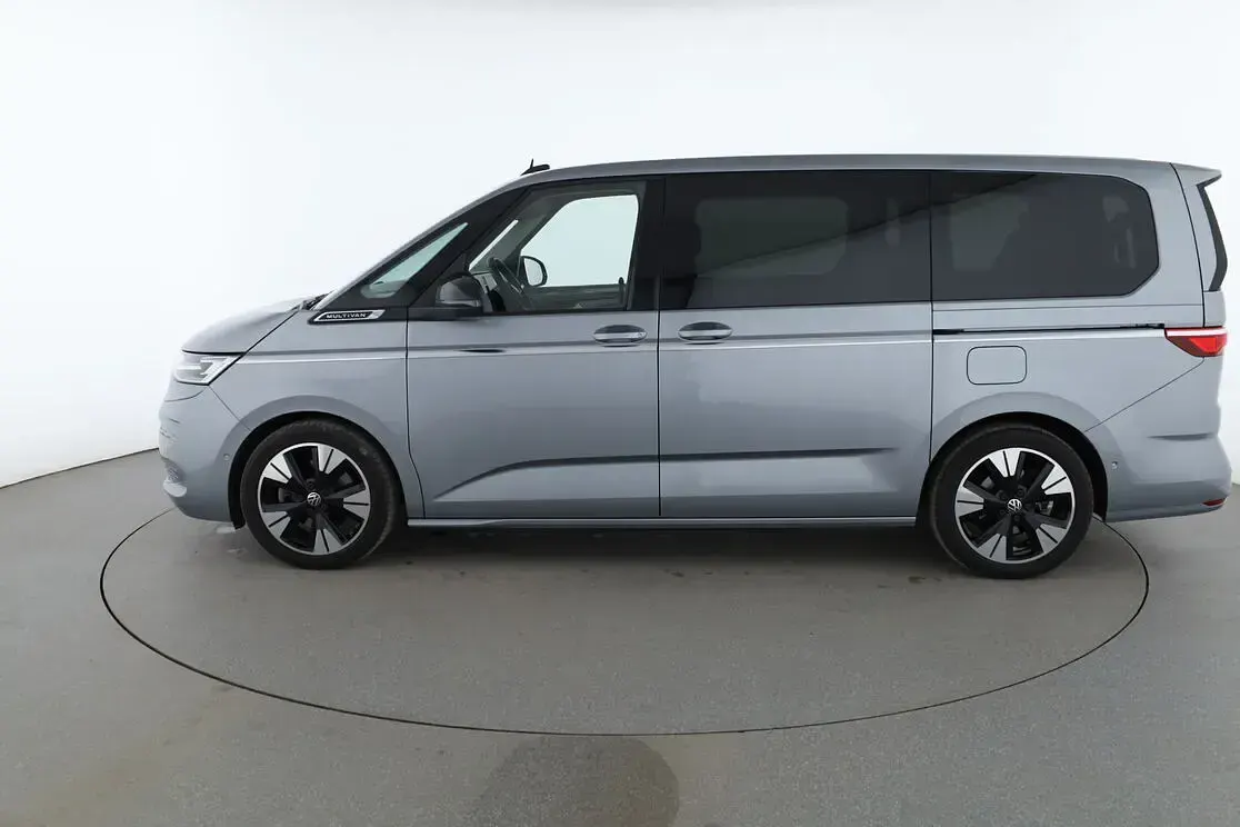 Gebraucht VW Multivan Style 245 PS (180 kW) 2025 Grau Van / Kleinbus