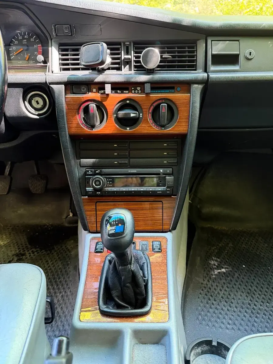Gebraucht Mercedes 190 118 PS (86 kW) 1991 Grau Limousine