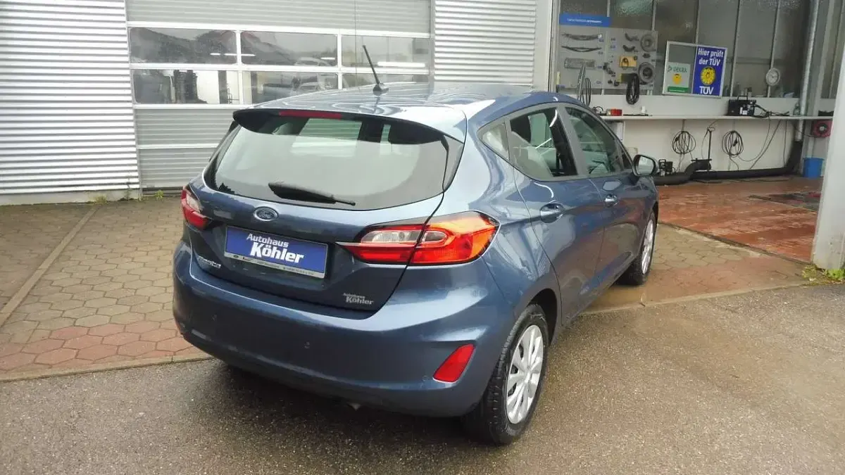 Gebraucht Ford Fiesta Cool & Connect 75 PS (55 kW) 2022 Chromablau metallic Kleinwagen