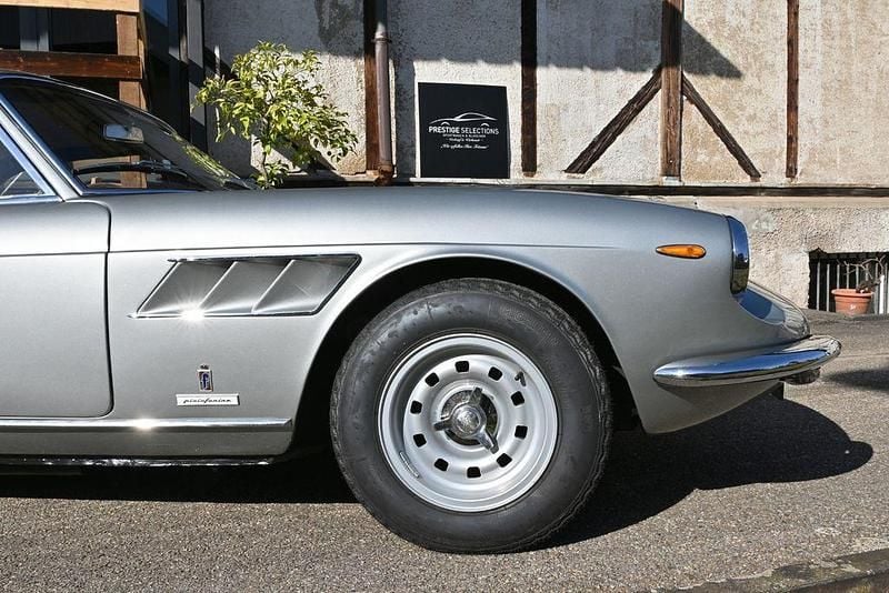 Gebraucht Ferrari 330 300 PS (220 kW) 1966 Silber Coupé