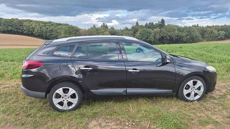 Schwarz Gebraucht 2009 Renault Mégane III Dynamique Limousine | 3.450 € (Guter Preis) - Bild 1/4