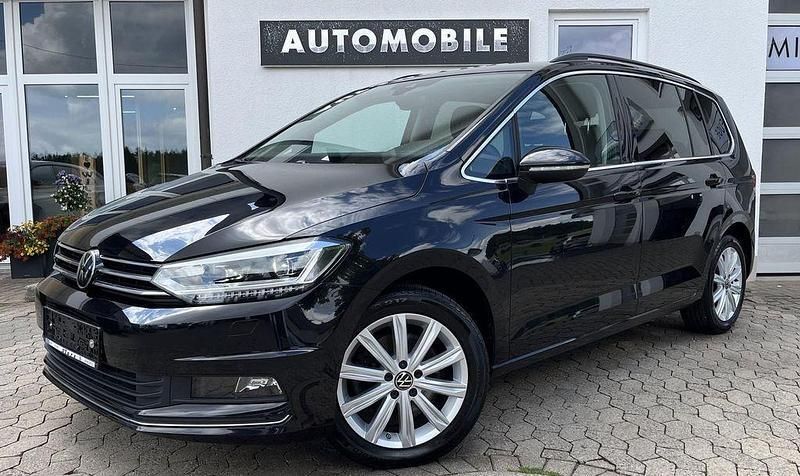 Schwarz Gebraucht 2023 VW Touran Highline Van / Kleinbus | 30.979 € (Guter Preis) - Bild 1/4