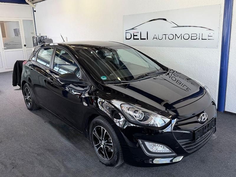 Gebraucht Hyundai i30 Edition 99 PS (72 kW) 2013 Schwarz Limousine