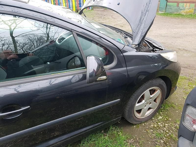 Gebraucht Peugeot 207 95 PS (69 kW) 2008 Schwarz Limousine