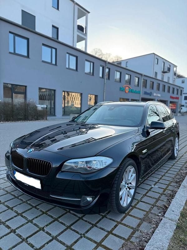 Gebraucht BMW 525 218 PS (160 kW) 2012 Schwarz Kombi