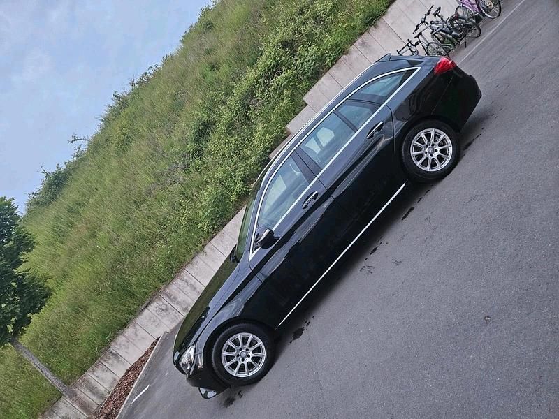 Schwarz Gebraucht 2015 Mercedes C220 Kombi | 15.400 € (Fairer Preis) - Bild 1/4