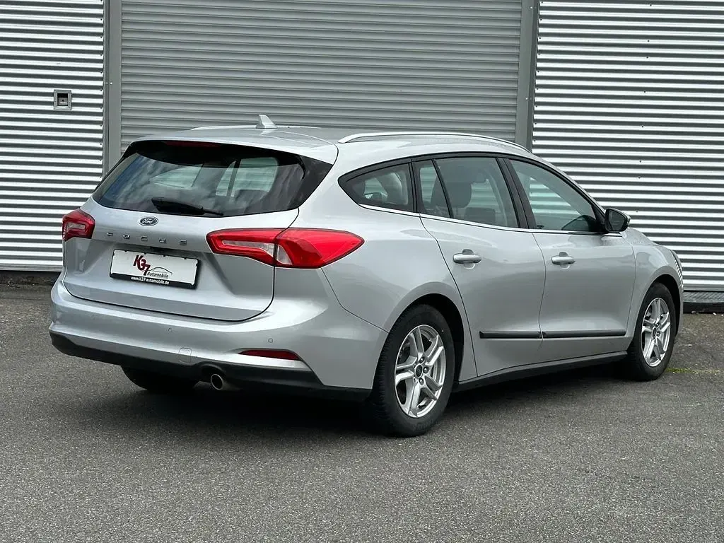Gebraucht Ford Focus 120 PS (88 kW) 2020 Silber Limousine