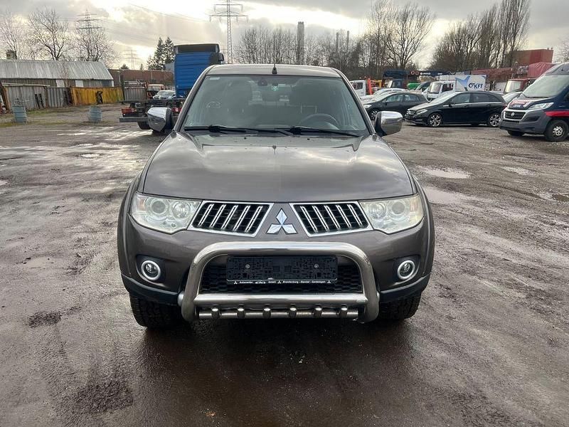 Gebraucht Mitsubishi L200 Intense 178 PS (130 kW) 2011 Braun Pickup