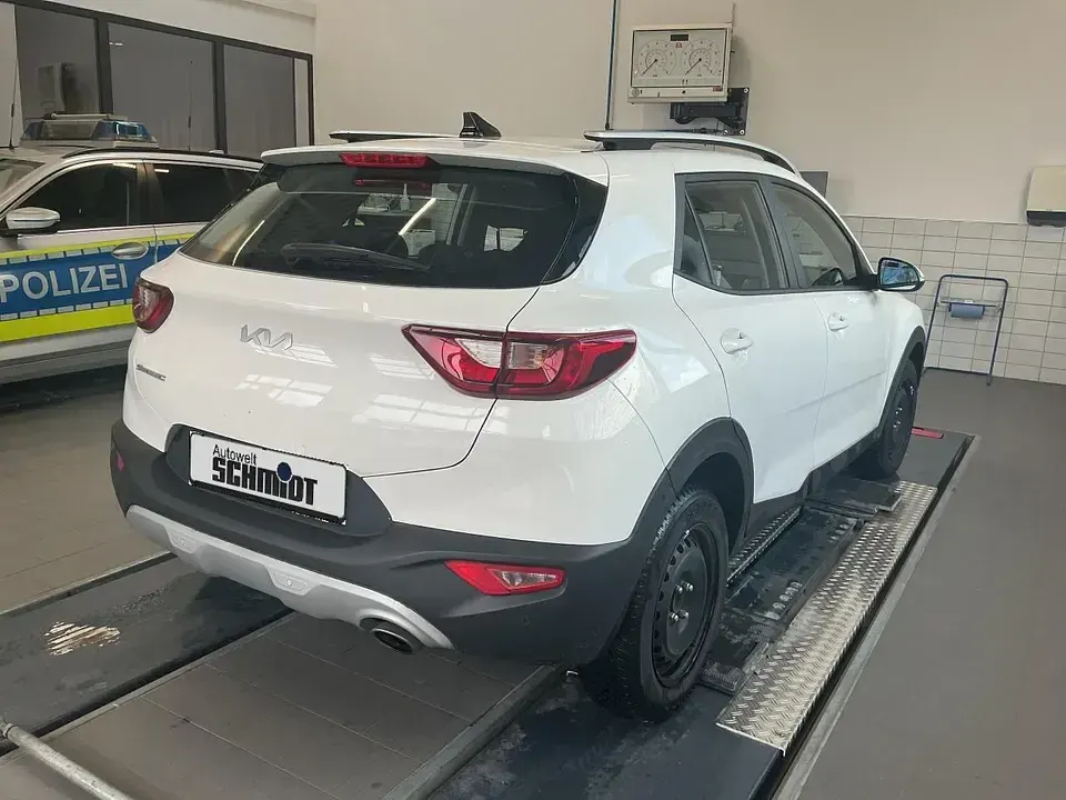 Gebraucht Kia Stonic Vision 84 PS (61 kW) 2022 Schneeweiß uni SUV