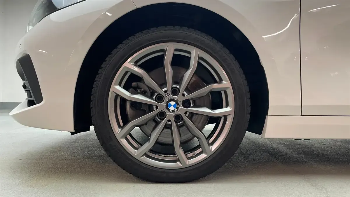 Używany BMW 120 Advantage 192 KM (141 kW) 2023 Biały Hatchback