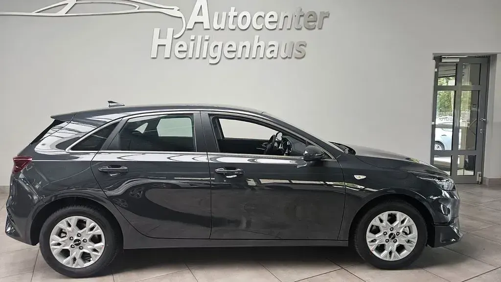 Neu Kia Ceed Comfort 140 PS (102 kW) 2026 Grau Kleinwagen