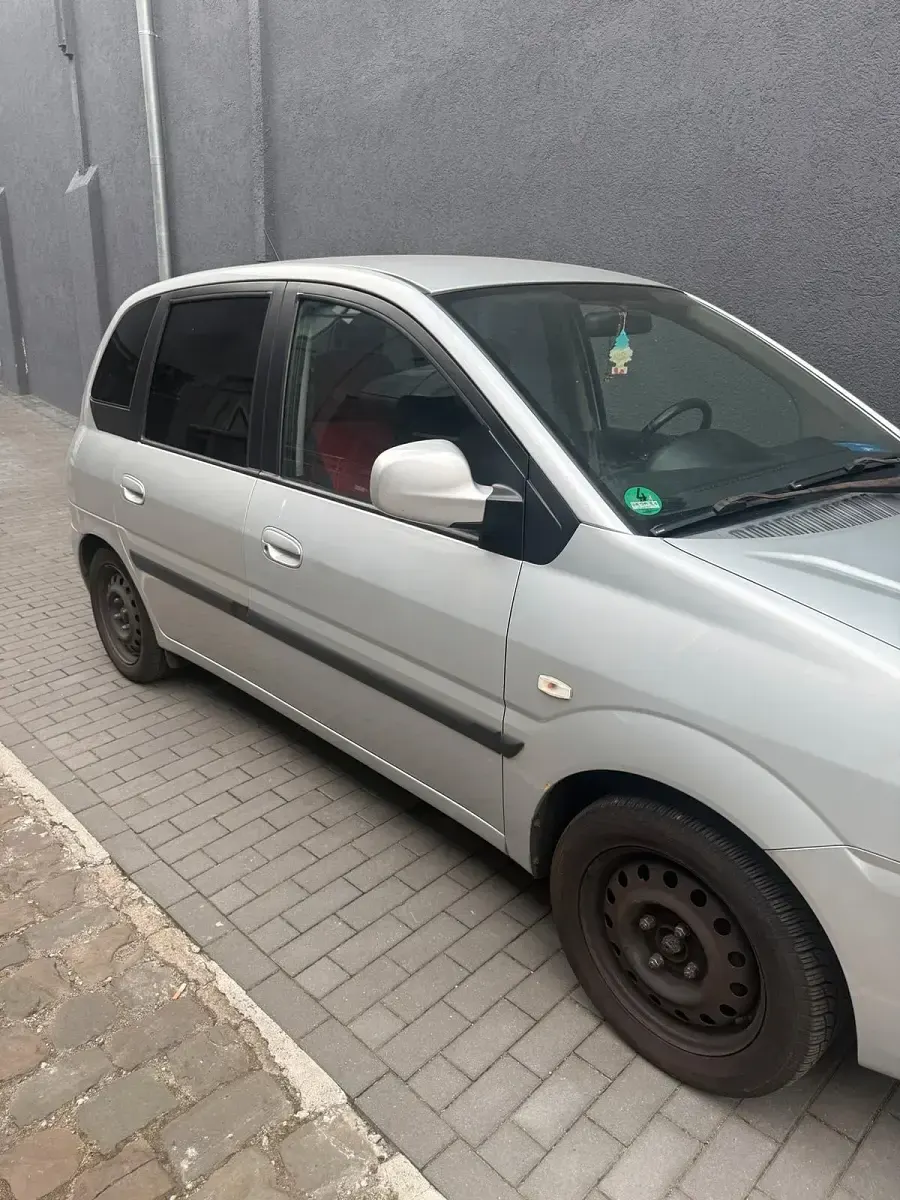 Gebraucht Hyundai Matrix 101 PS (74 kW) 2009 Silber Van / Kleinbus