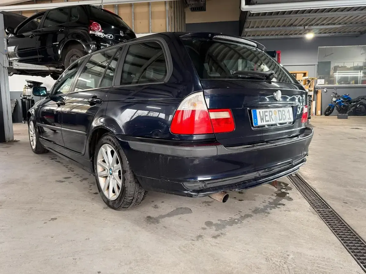 Gebraucht BMW 318 143 PS (105 kW) 2004 Blau Kombi