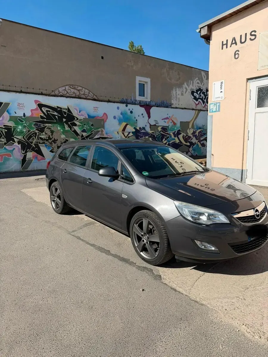Usado Opel Astra 110 HP (80 kW) 2012 Cinzento Carrinha