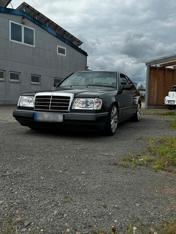 Second-hand Mercedes E300 180 CP (132 kW) 1992 Coupe