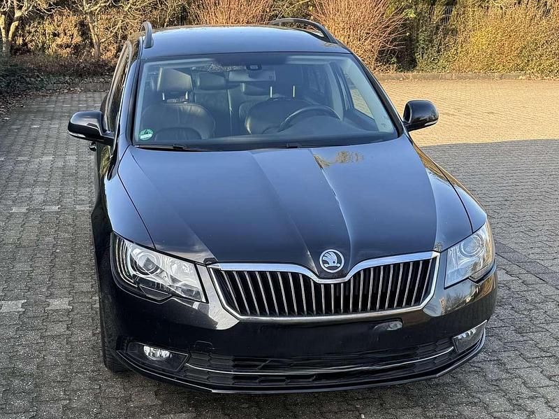 Gebraucht Skoda Superb Ambition 170 PS (125 kW) 2013 Schwarz Kombi