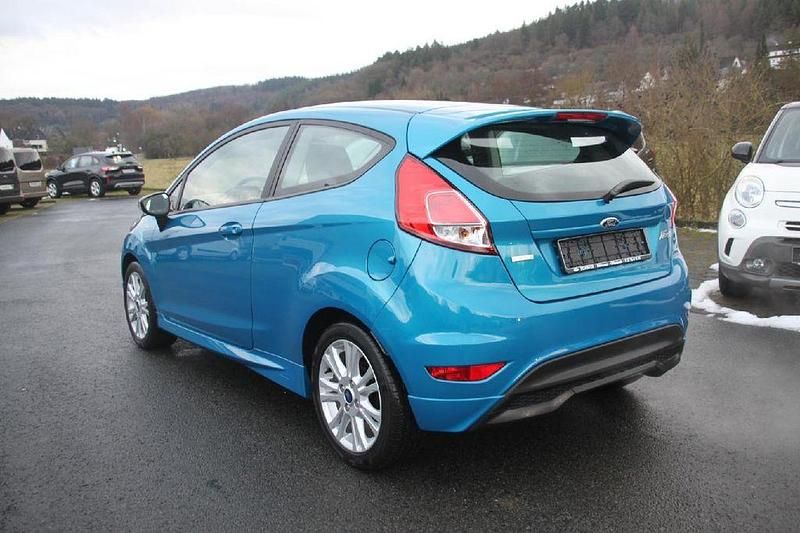 Gebraucht Ford Fiesta SYNC Edition 101 PS (74 kW) 2015 Arubablau metallic Limousine
