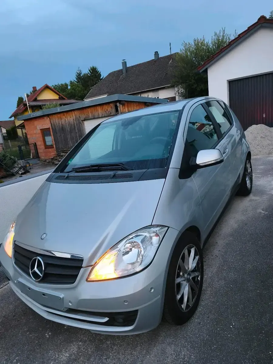 Gebraucht Mercedes A180 110 PS (80 kW) 2012 Silber Kleinwagen