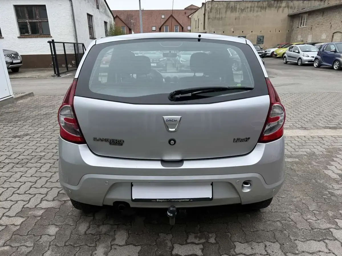 Gebraucht Dacia Sandero 75 PS (55 kW) 2009 Platingrau Kleinwagen