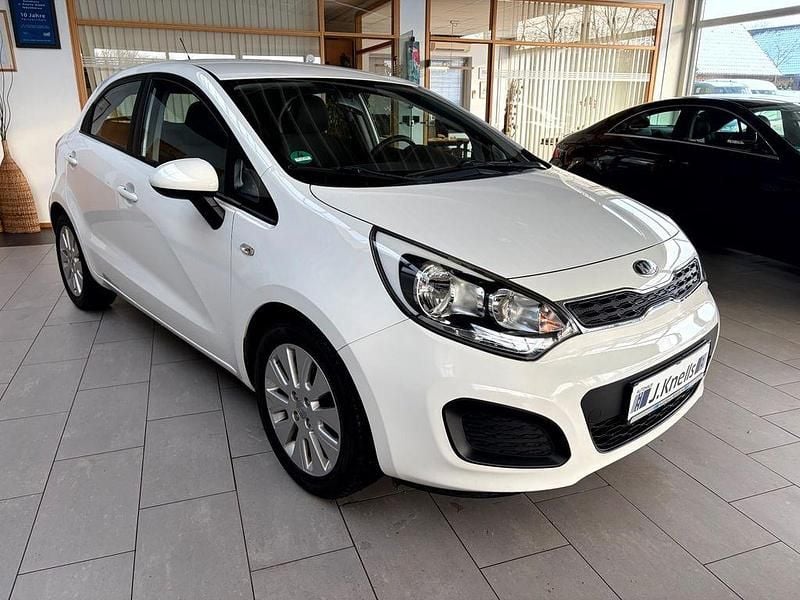 Gebraucht Kia Rio Edition 7 109 PS (80 kW) 2013 Weiß Limousine