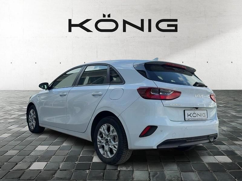 Gebraucht Kia Ceed Edition 7 101 PS (74 kW) 2023 Weiß Kleinwagen