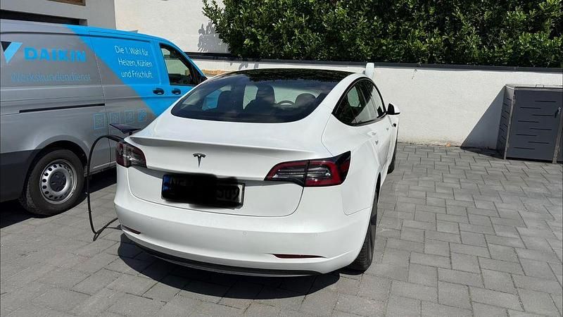 Gebraucht Tesla Model 3 Standard Range Plus 239 kW (325 PS) 2021 Weiß Limousine