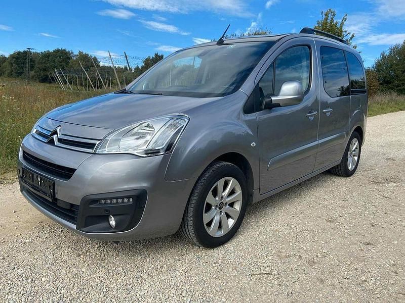 Silber Gebraucht 2017 Citroën Berlingo Limited Edition 1955 Van / Kleinbus | 10.750 € (Etwas zu teuer) - Bild 1/4