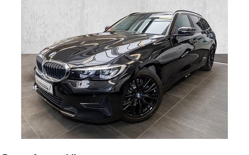 Gebraucht BMW 320 Advantage 184 PS (135 kW) 2022 Black sapphire Kombi