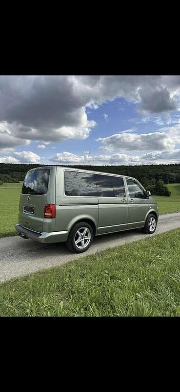 Second-hand VW Multivan Highline 179 CP (131 kW) 2011 Monovolum