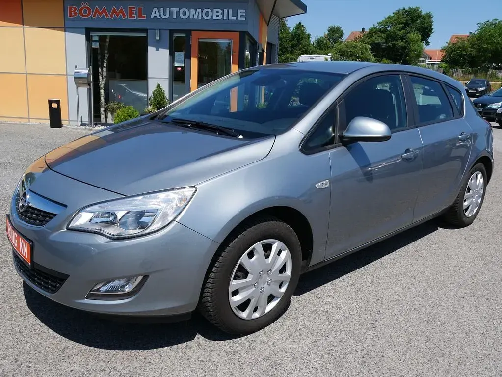 Gebraucht Opel Astra Edition 116 PS (85 kW) 2011 Silber Limousine
