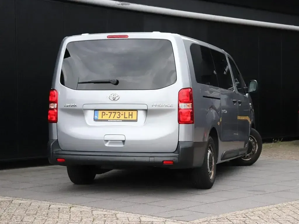 Gebraucht Toyota Proace Cool 120 PS (88 kW) 2022 Grau Van / Kleinbus