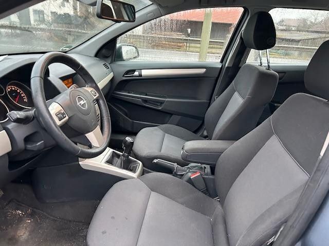 Gebraucht Opel Astra Edition 90 PS (66 kW) 2008 Silber Kombi