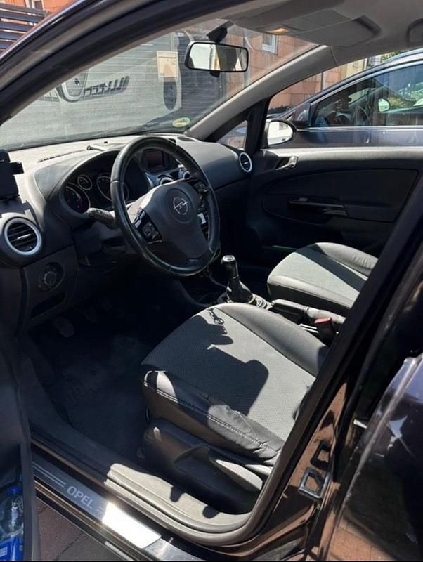 Gebraucht Opel Corsa 90 PS (66 kW) 2009 Schwarz Kleinwagen