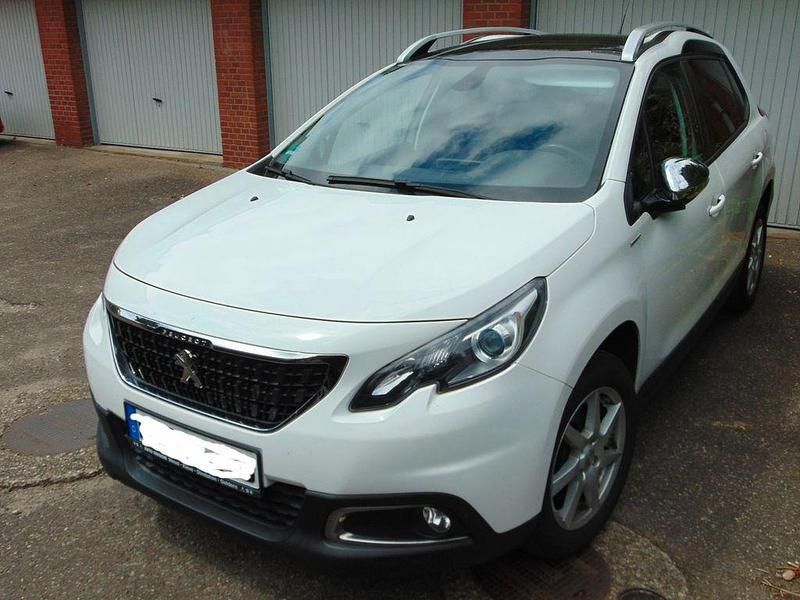 Weiß Gebraucht 2018 Peugeot 2008 Style SUV | 10.900 € (Fairer Preis) - Bild 1/4