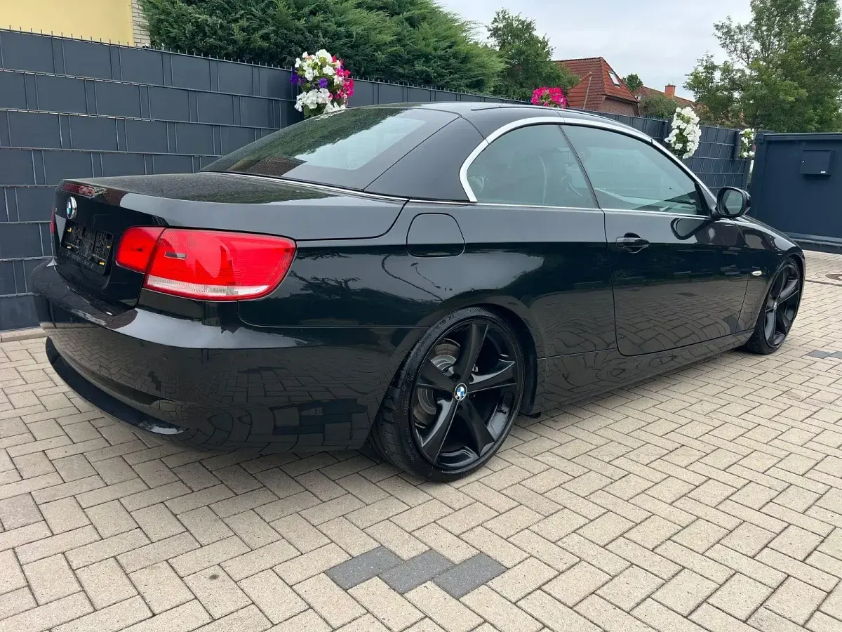 Gebraucht BMW 320 Cabriolet M Sport 170 PS (125 kW) 2010 Schwarz Cabrio