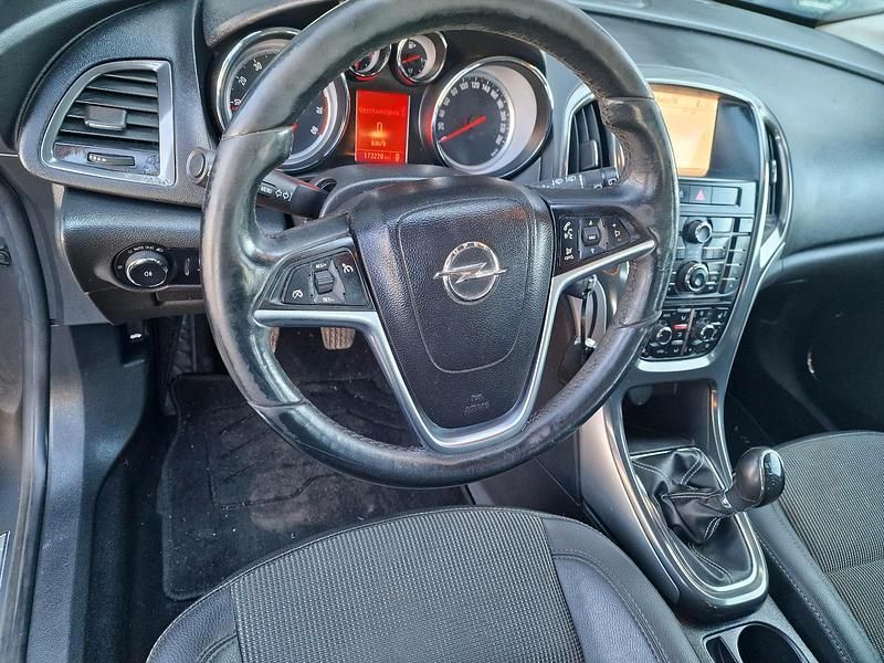 Grau Gebraucht 2013 Opel Astra Kombi | 4.300 € (Fairer Preis) - Bild 1/4