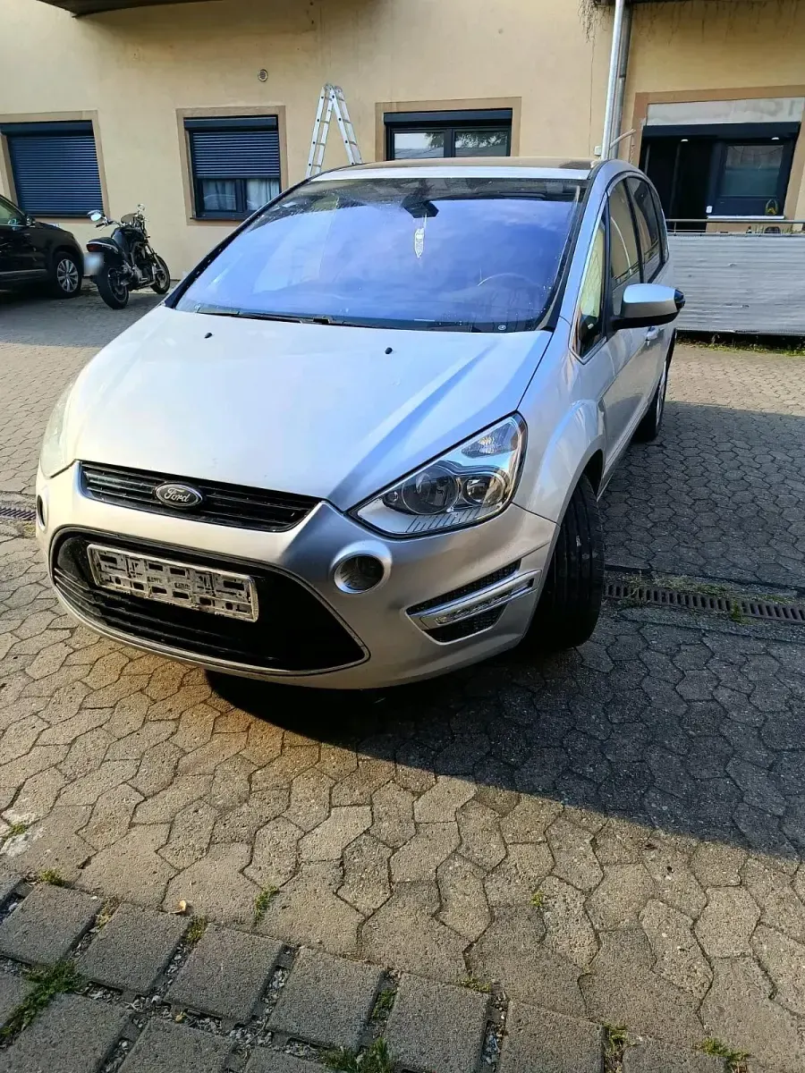 Gebraucht Ford S-MAX Titanium 200 PS (147 kW) 2013 Silber Van / Kleinbus